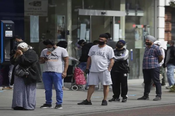 英国首相称变异新冠病毒可能更致命,当地采取了怎样的应对举措?