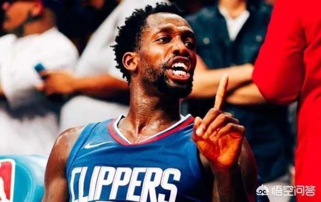 与客场与独行侠的比赛，贝弗利被驱逐出场，当时发生了什么？