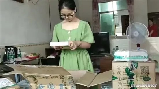 报北大考古女生收到50斤礼物 网友：这是郭襄过生日