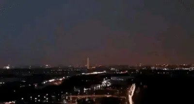 如何看待美国最大国旗被雷劈断，华盛顿纪念碑也遭雷击呢？