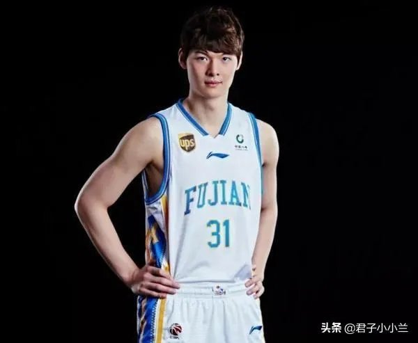 韩德君和王哲林，谁才是目前CBA第一中锋？