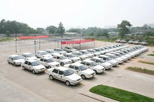 知名驾校猪兼强破产后，学员该如何继续学习？