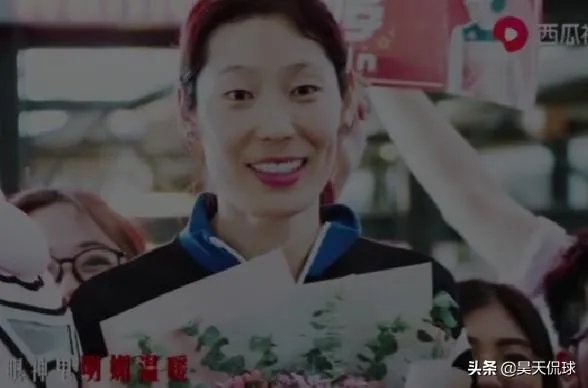 ZhuPerb！拿出结婚证给朱婷签名的暖心，球迷为朱婷写歌，这件事让你感动了吗？