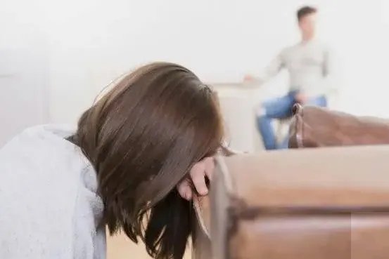 夫妻疑因吵架把狗从4楼推下，如何评价他们这一行为？