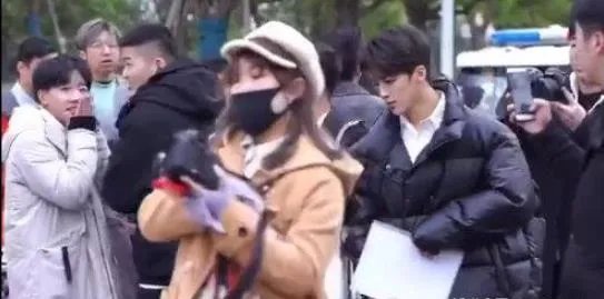 何洛洛参加艺考怎么回事 何洛洛不是已经出道了吗