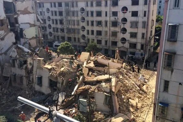 深圳倾斜楼房对面大厦晃动，是否还会有其他楼房倒塌？