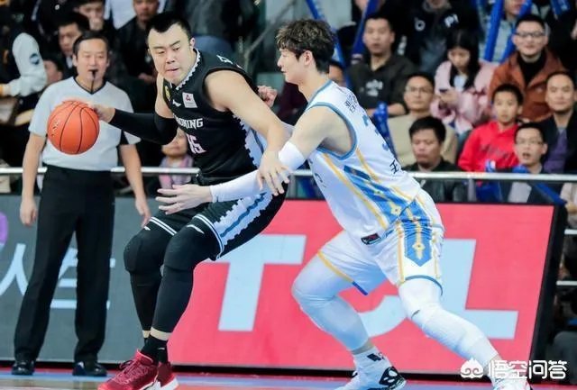 韩德君和王哲林，谁才是目前CBA第一中锋？