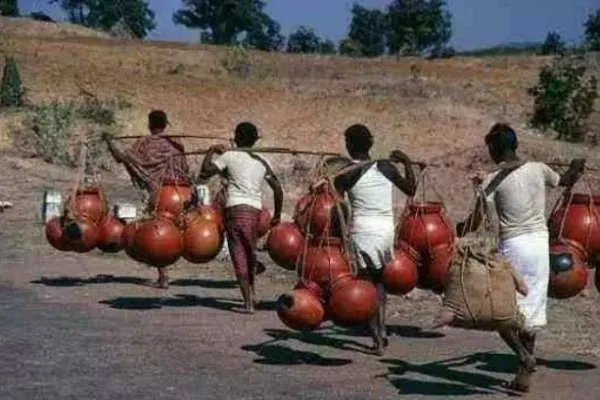 非洲古代极度缺水一生只洗两次澡，这种习俗现在还有吗？