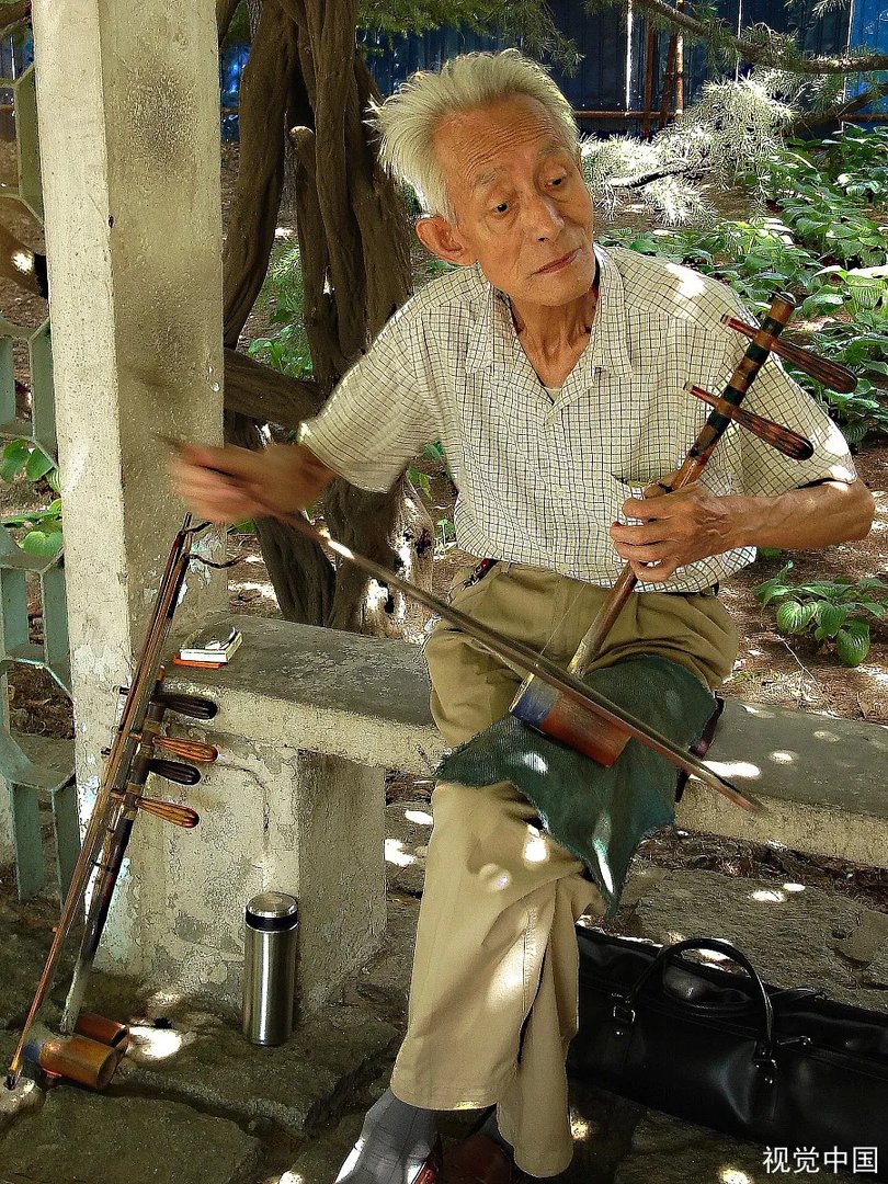 70岁马甲线奶奶成健身教练