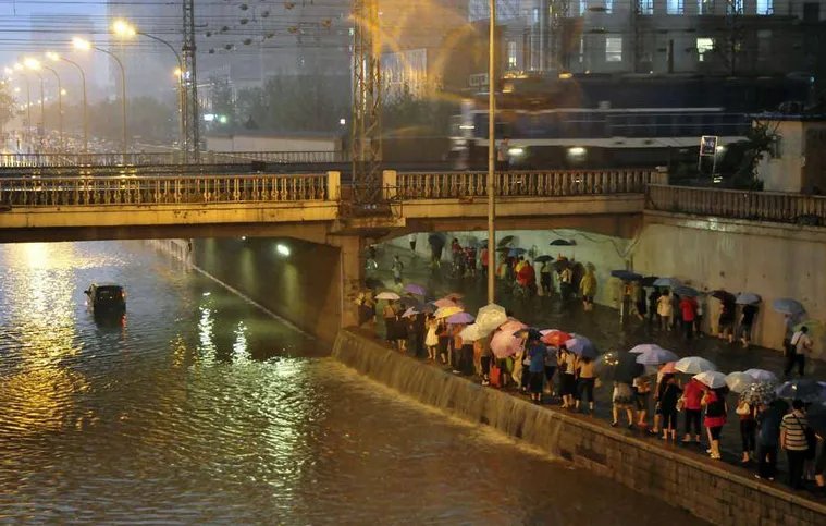北京暴雨蓝色预警已经解除了吗？