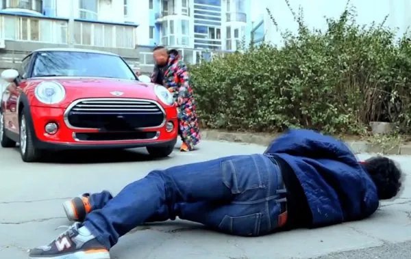 开玩笑把邻居笑死，需要赔钱吗？