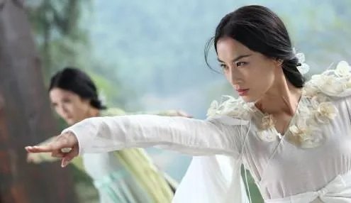 黄圣依在演艺圈的发展前景怎么样？