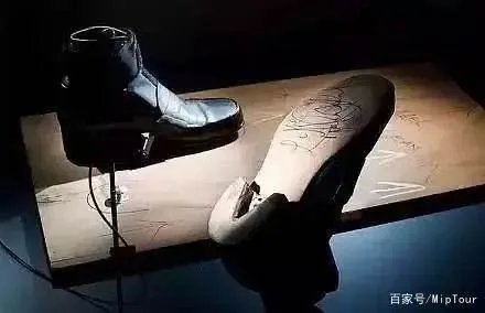 迈克杰克逊那个45度倾斜怎么做到的