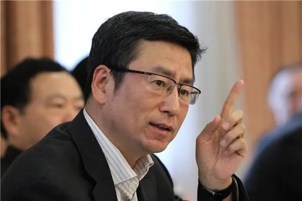 白岩松很少露面了，他近况如何？