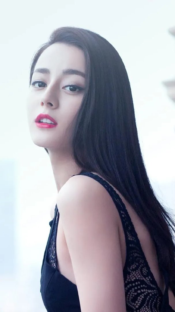 迪丽热巴和赵丽颖掉下水你先就谁？