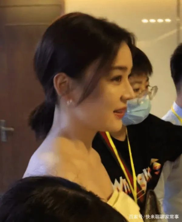 袁姗姗现身湖北七一晚会，生图抗打镜头朱一龙的造型却吸引到我，你怎么看？