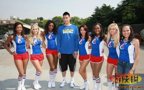 红到发紫《NBA 2K12》更新神奇小子林书豪数据