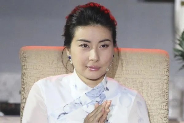 有种“合照”叫做郭晶晶,明明颜值不算高,却每次都能赢女星,你怎么看?