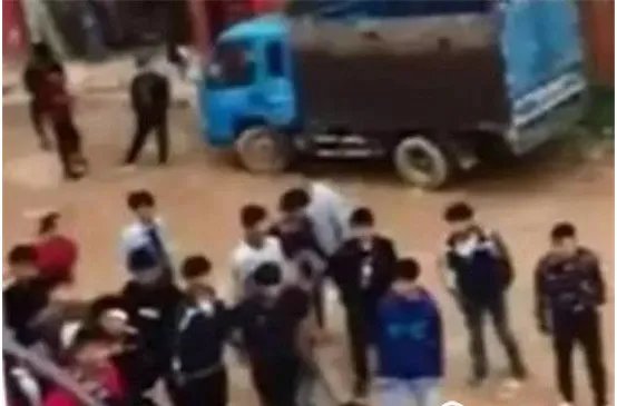 50名中学生群殴是怎么回事？