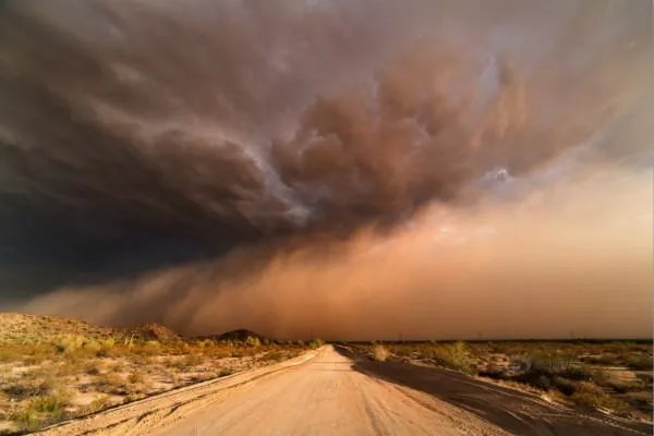 内蒙古包头因沙尘紧急停课，沙尘天气的起因是什么？