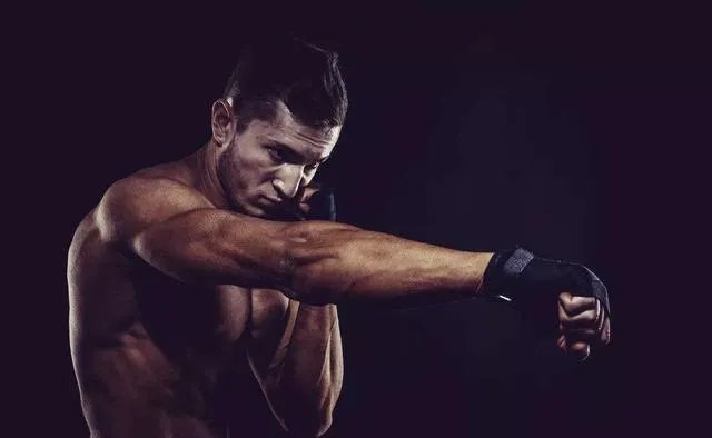 职业泰拳一年，为什么我的力量还是非常小？