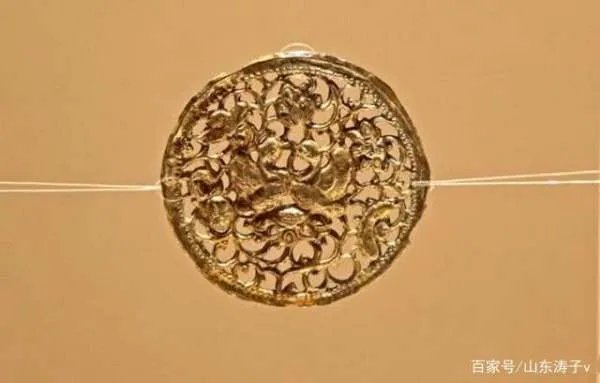 杭州的雷峰塔是谁建的？塔底地宫内有什么东西？