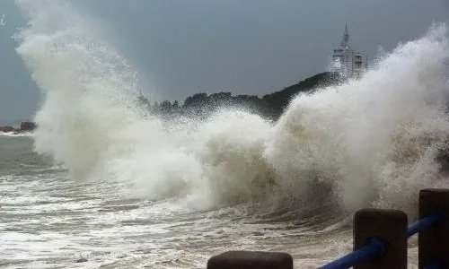 为什么台风谭美没有到中国，而是直接急转弯去了日本？