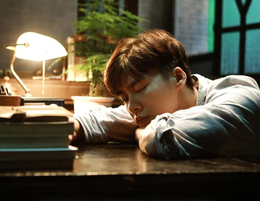 李易峰工作室发文辟谣与方安娜恋爱一事，这些恋爱瓜怎么层出不穷？