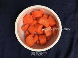 夏季美容美体的秘密：原汁原味的木瓜胡萝卜汁