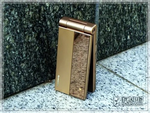 “镜”美混搭风 联想自动翻盖P82评测