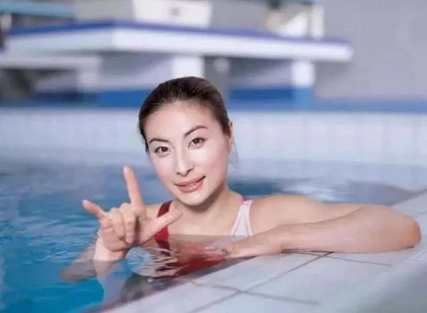 有种“合照”叫做郭晶晶,明明颜值不算高,却每次都能赢女星,你怎么看?