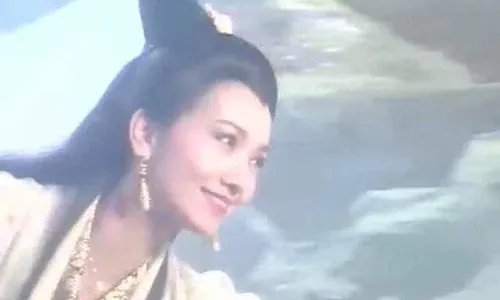 赵雅芝晒白素贞飞行自拍，赵雅芝这是在缅怀青春吗？