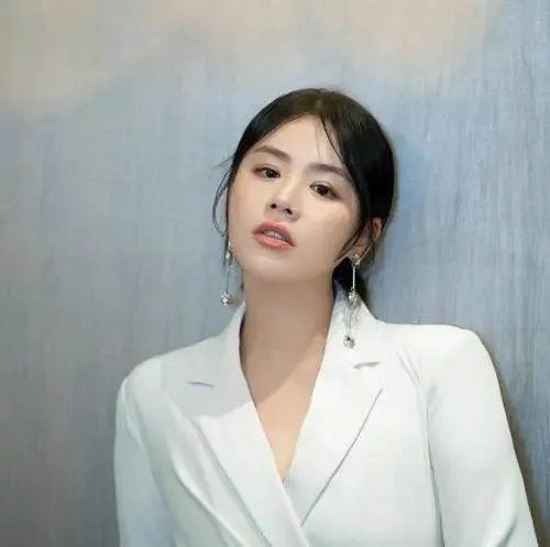 马思纯谢谢杨紫最难时候的陪伴,她们二人有什么过硬的交情?