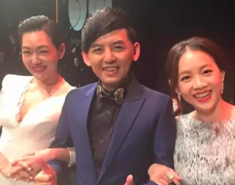 小S放飞自我后有多疯狂？在姐夫汪小菲面前贴身热舞，大S在干什么？