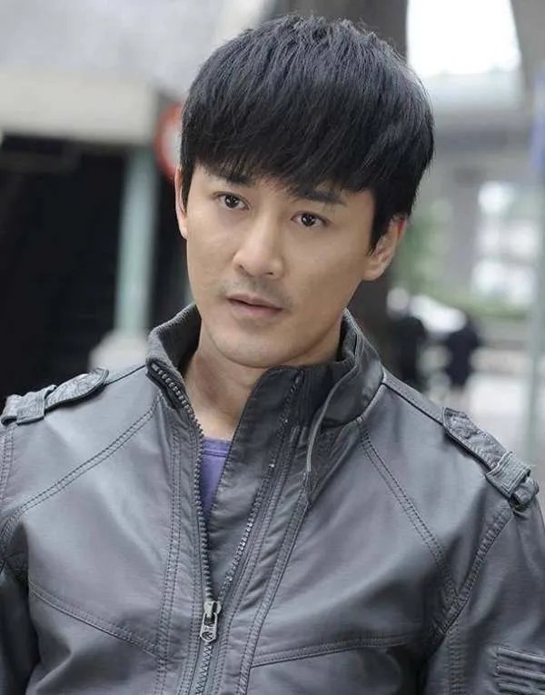 饰演反派被赞的邓健泓，现实中的情史是怎样的？