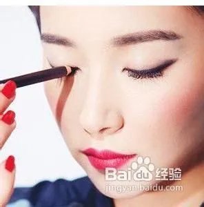 内双眼睛如何画大眼妆