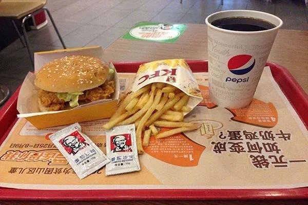 我想在县城开一个KFC不知道加盟费要多少钱啊？