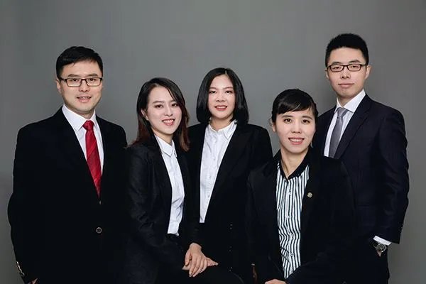 从影星汤姆汉克斯到国会议员，为何美国有众多的精英人士会感染新冠？