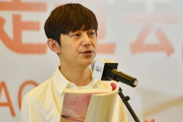 何炅改喊“娜娜”为“谢娜”：成年人的感情都是如何崩掉的？