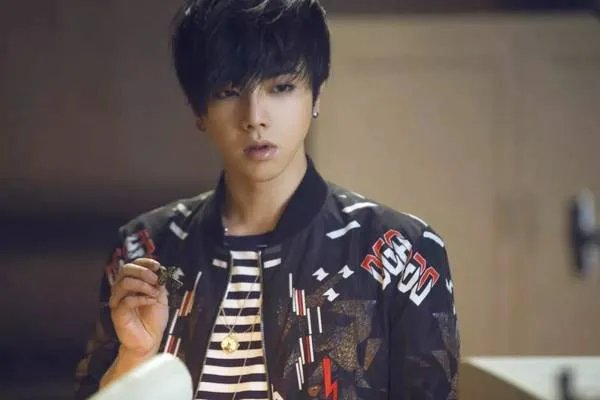 华晨宇和《花儿朵朵》总冠军汪小敏谈过恋爱,他都有过哪些情史