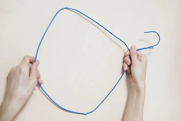 家里的衣架还能这样用？方便实用又好玩！