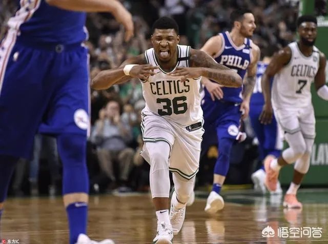 绿军落后22分，球迷们全场站起来为球队打气，怎么评价波士顿球迷？