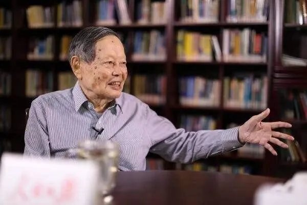 为什么杨振宁、姚期智放弃外国国籍，转为中国科学院院士？