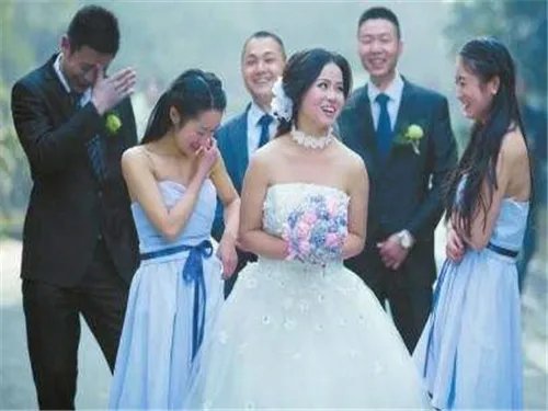 女士参加婚礼穿什么好 适合女性参加婚礼的衣服穿搭