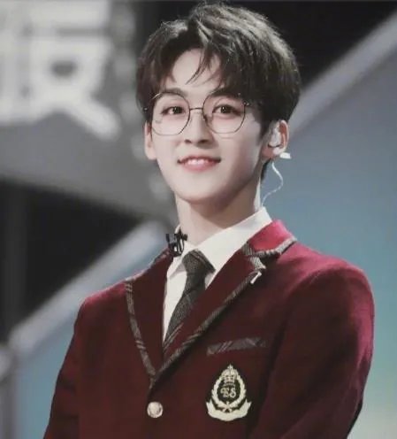 何洛洛参加艺考怎么回事 何洛洛不是已经出道了吗