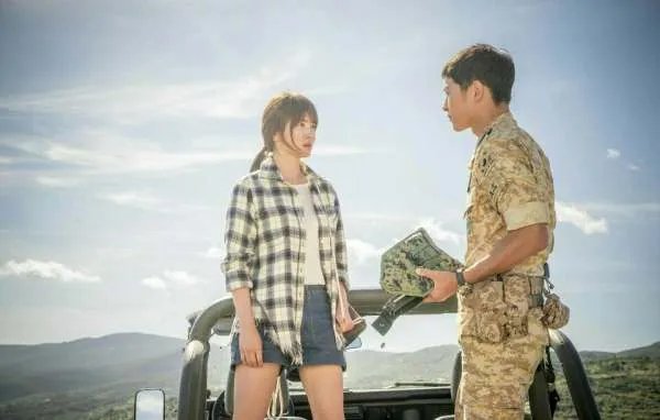 宋仲基离婚后首现身，双宋舆论大战究竟谁占了上风？