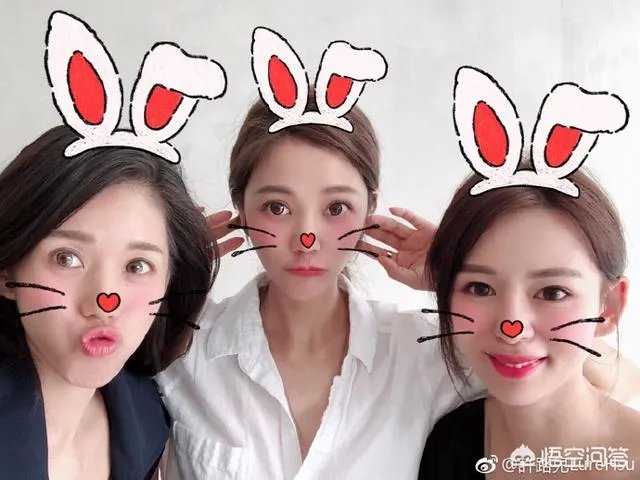 现在50岁的女人，化妆能化成20岁吗？