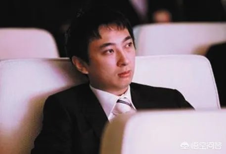 歌手薛之谦服装店开业，一小时店铺被粉丝买空，明星赚钱为什么这么容易？