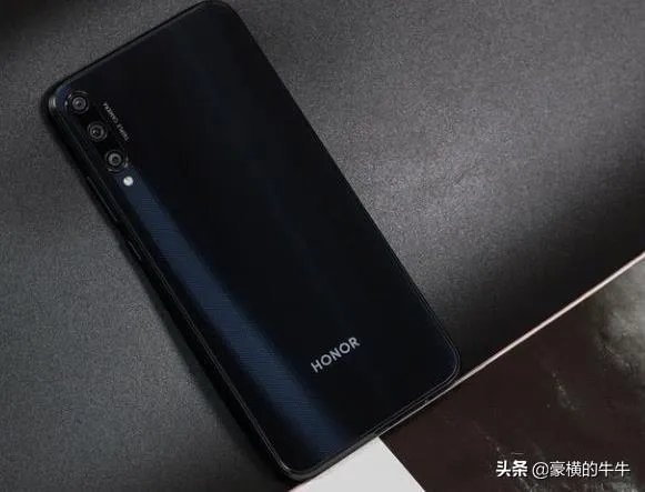 荣耀Play3现价735元，是否值得入手？有何建议？