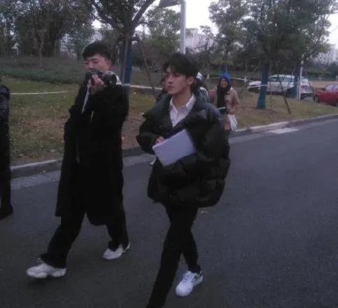 何洛洛参加艺考怎么回事 何洛洛不是已经出道了吗